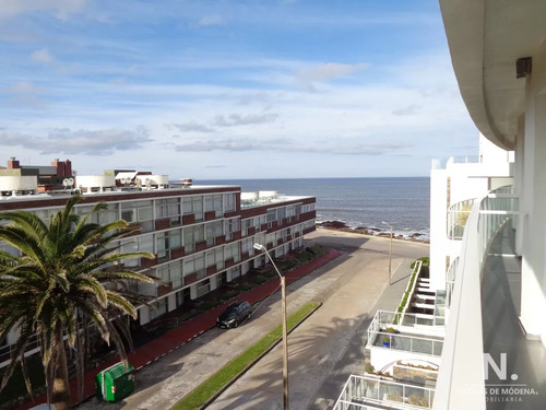 Apartamento En Venta De 2 Dormitorios, Edif. Bonaire. Punta Del Este