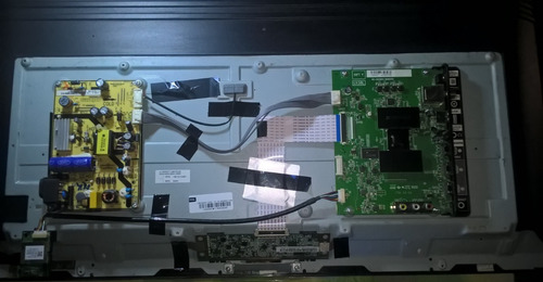 Imagen 4 de 9 de Smart Tv Tcl 32s301 Pantalla Partida,mainboard,fuente,wifi