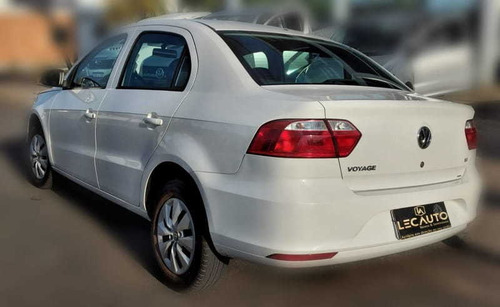 Imagem 4 de 10 de Volkswagen Voyage City 1.6 2014