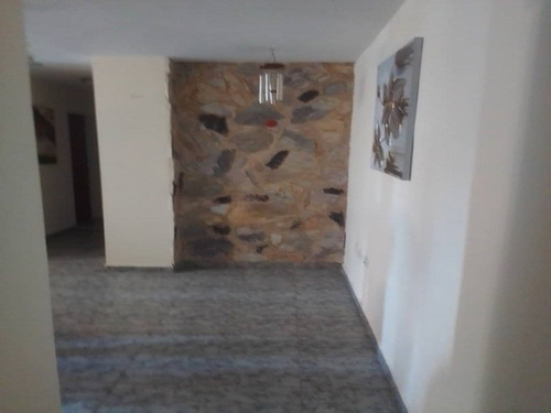 Imagen 3 de 15 de Se Vende Apartamento Paraparal. Res Maniapure. Ata-744 Thamara Guevara 04129515970 / 0416729568 Tg