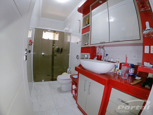 Excelente Casa No Bairro Do Salto, Livre De Enchentes E Desmoronamentos, Casa Com 03 Dormitórios (sendo 01 Suite), Área De Festas Enorme, Churrasqueira, Espaço Para Cultivos De Frutas E Verduras, Cas