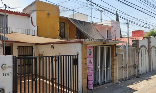 Casa En Remate Bancario En C. Literatura, Ex-hacienda El Tintero, El Tintero, Santiago De Querétaro, Qro. (60% Descuento, Excelente Plusvalía) ¡gran Oportunidad De Inversión! - Sk12