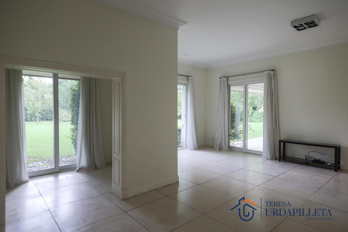 Casa De 5 Dormitorios En Venta- Lote De 2400m2 - Teresa Urdapilleta Propiedades