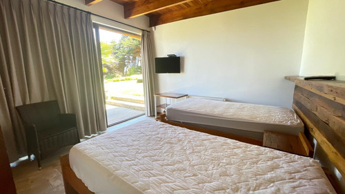 Espectacular Casa En Zapallar, Frente Al Mar, En Arriendo !