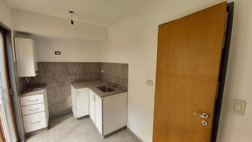 Dúplex De 3 Ambientes Con Cochera, Patio Y Terraza