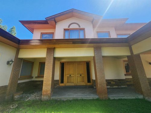 Casa En Venta De 6 Dorm. En Talca