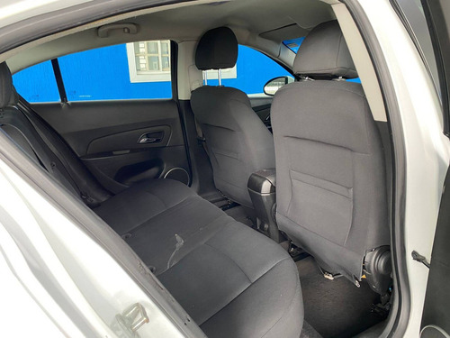 Imagem 7 de 15 de Chevrolet Cruze 1.8 Lt Sedan Manual 2014 Branco