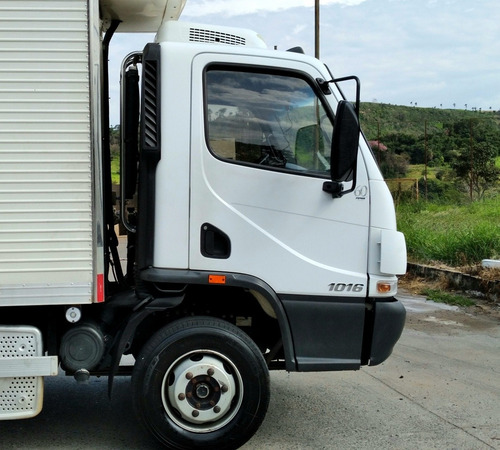 Mb Accelo 1016