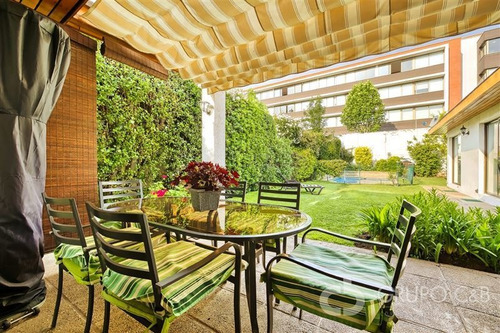 Imagen 4 de 20 de Casa En Venta De 4 Dorm + Servicios. En Lo Barnechea
