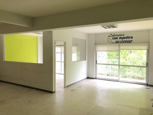 Imagen 3 de 30 de Excelente Oficina De 140m , 2 Despachos Y Planta Libre, 2 Baños, Equipos De A.a. E Iluminación.