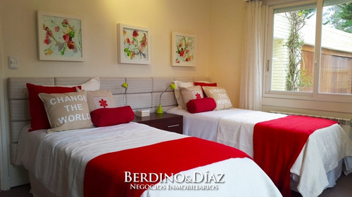 Hermosa Residencia A Pasos De La Playa Mansa- Ref: 856