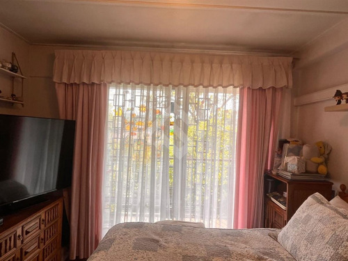 Casa En Venta De 5 Dorm. En Ñuñoa