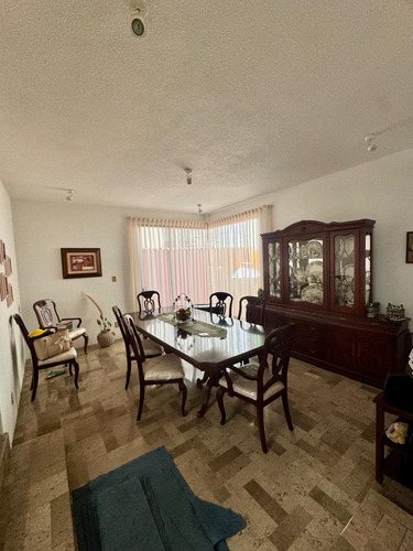 Preciosa Casa Con Seguridad En Jardines De Bellavista, Opción A 4ta Recamara En Planta Baja A Un Excelente Precio!!!
