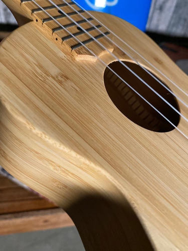 Imagem 4 de 9 de Ukulele Seizi Bali Concert Elétrico Solid Bamboo