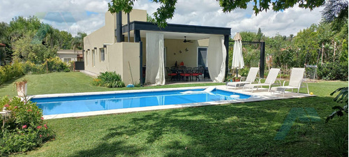 Venta De Casa En Palmares De Pilar Excelente Nivel Constructivo A Estrenar