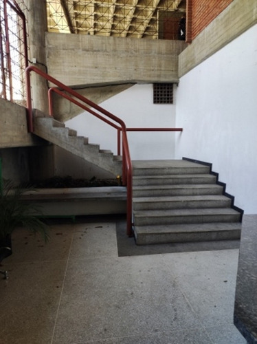 Imagen 3 de 11 de Alquilo Galpón 700m2 Boleita Norte 9699