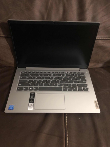 Laptop Lenovo Semi-nueva 14