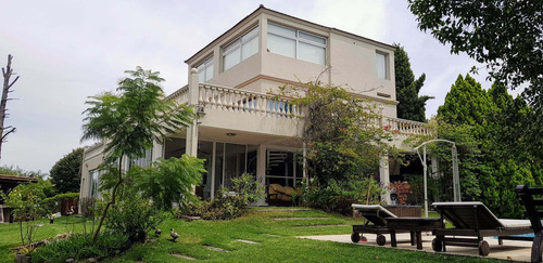 Venta Casa En 2 Lotes San Isidro Labrador Al Agua