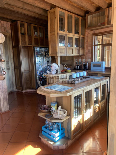 Casa En Venta De 4 Dorm. En Puerto Varas
