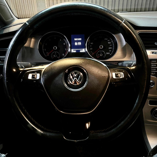 Imagen 23 de 24 de Volkswagen Golf 2016 1.6 Trendline