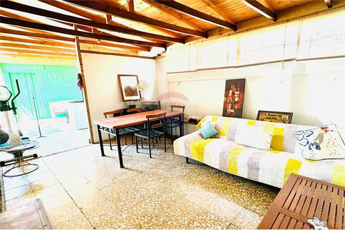 Se Vende Casa 4d,2b,5 Est. Sector Ñuñoa