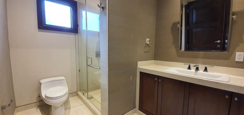 Imagen 26 de 30 de Venta Casa Con Alberca Y Jardín En Bosque Real