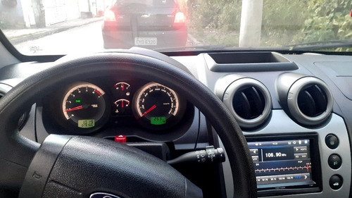 Imagem 5 de 9 de Ford Fiesta 2013 1.0 Flex 5p