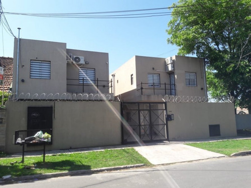 Imagen 1 de 7 de Venta- Depto, En Complejo En Luis Guillon