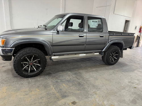 Vendo Hilux Sr5 2.8full Modelo 2000