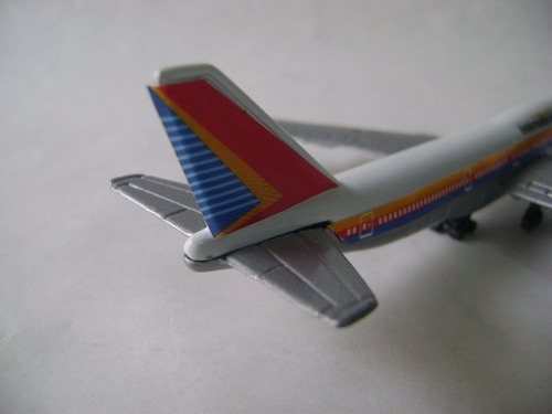 Imagen 6 de 10 de Nico Avion Metal Airlines I L 28 15 X 13 Cm (avv 37)