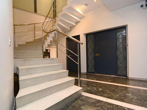 Oficinas De 370 M2 Con Renta, Excelente Estado, Recoleta, Frente A Pza Vicente López.
