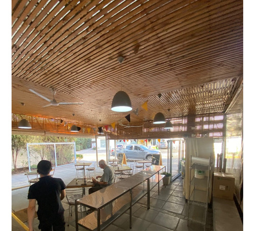 Local Excelente Ubicación Con Gran Terraza Y 3 Niveles