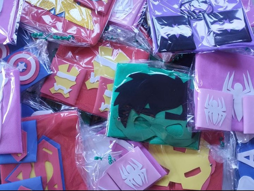 Máscara Más Capa Más Brazaletes Superhéroes Variado Infantil