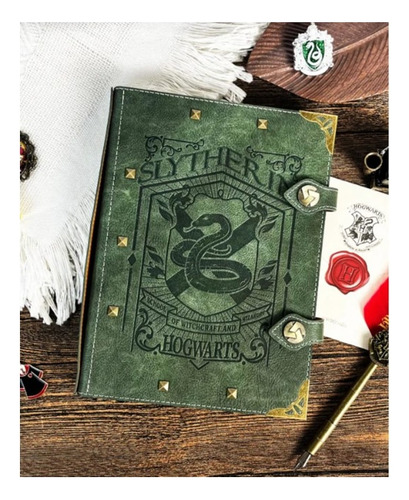 Carpeta/libreta Harry Potter Tipo Piel Escudos Hogwarts Grab Verde Musgo