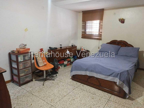 Apto. En La Urb. Los Chaguaramos, (rgpr) Mls #25-24611