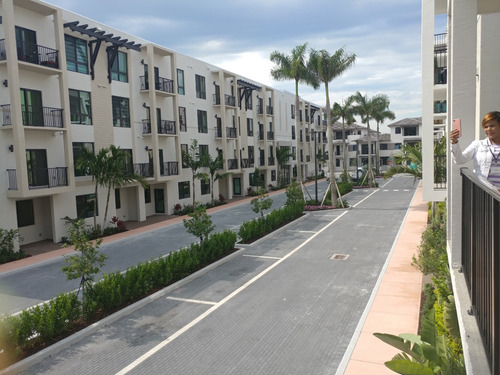 Vendo Modernos Condominios Y Townhomes En El Doral Miami