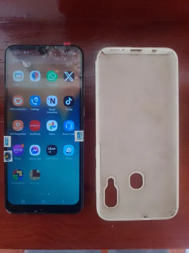 Celular Samsung Galaxia A30 (Usado)