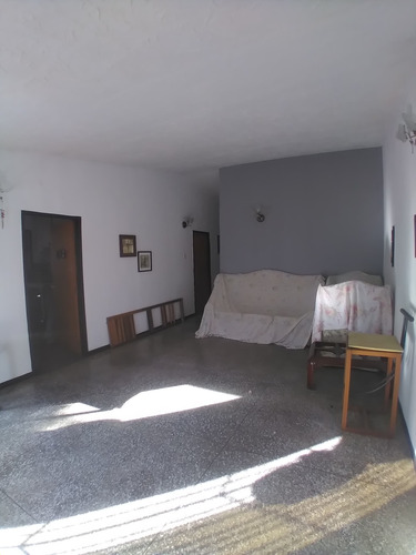 Se Vende Casa 200m2 3h/2b/2p Lecumberry Cúa 0799
