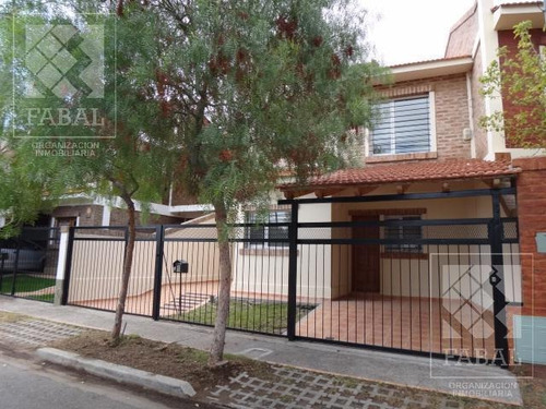Imagen 2 de 23 de Casa Venta Barrio Gamma, 3 Dormitorios, 2 Baños, Cochera Y Jardín