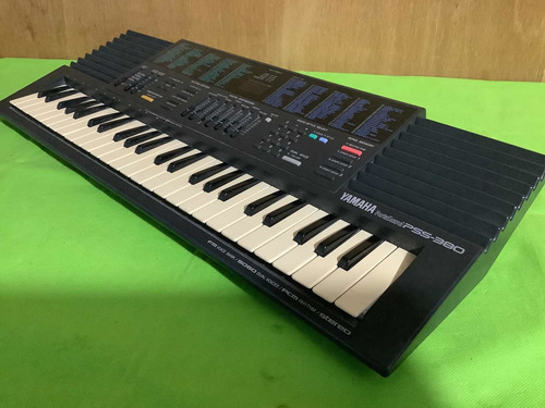 Teclado Yamaha Pss-380 No Sirve ( Para Piezas) (Usado)