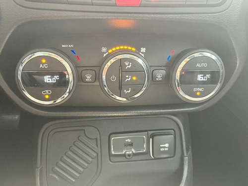 Imagem 15 de 15 de Renegade Longitude 1.8 4x2 Flex 16v Aut.
