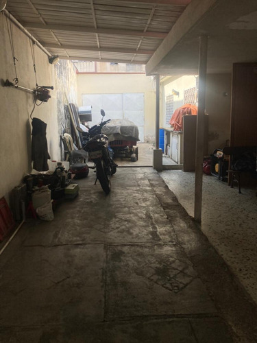 Sky Group Élite Vende Casa De Un Nivel Con Gran Potencial Comercial Ubicada En El Pasaje Los Sauces Av. 102 Solo Clientes