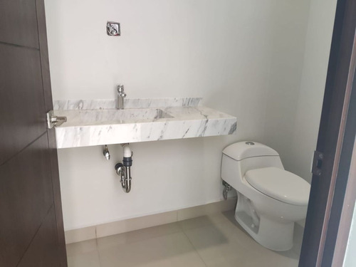 Casa En Venta En El Fraccionamiento Burgos Bugambilias