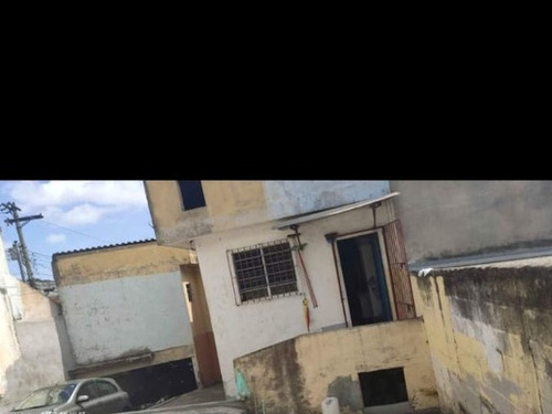 Casa Grande Com 3x Quartos.