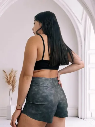 Short Pollera Engomado Con Tachas