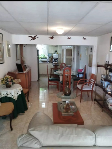 En Venta Apartamento La Candelaria 73m2 2h, 2b