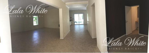 Imagen 12 de 28 de Venta - Casa En Saint Thomas Sur