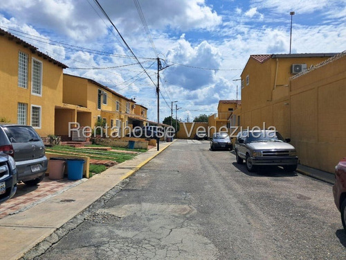 ¡descubre El Hogar De Tus Sueños En Cabudare! Imagina Vivir En Una Hermosa Casa De 2 Plantas, Situada En Un Urbanismo Tranquilo Y Seguro, Donde La Naturaleza Te Abraza Cada Día. Tu Nuevo Hogar Te Espe