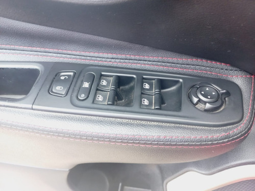Imagem 9 de 14 de Renegade Sport 1.8 Automático 2016 Vermelho