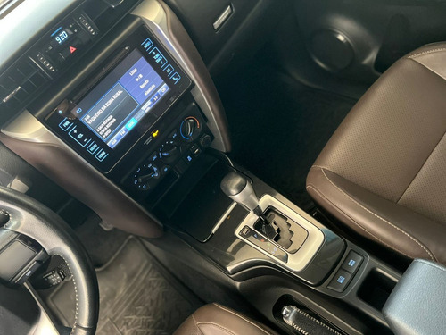 Imagem 11 de 13 de Toyota - Hilux Sw4 2.7 16v 4p Flex Sr 7 Lugares Automático